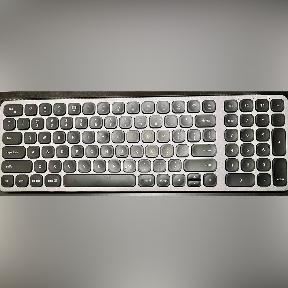NIB Satechi external backlit wireless Bluetooth 5.0 MacBook Pro iPod keyboard